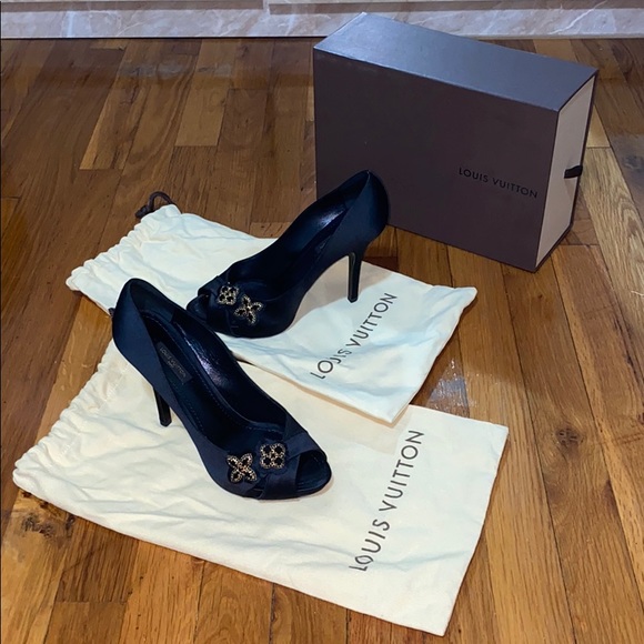 ✨Louis Vuitton Athen Satin Peep-toe Pumps✨ - Picture 7 of 13